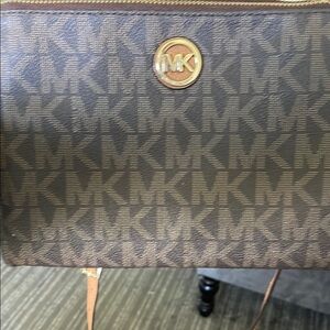 Michael Kors Brown Monogram Crossbody Bag
Excellent condition… like new
